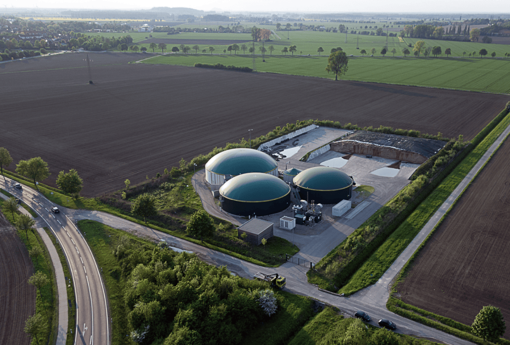 Drohnenaufnahme einer Biogasanlage